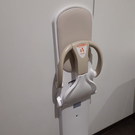 トイレへのベビーチェア設置工事～子ども連れでも安心できるトイレ環境づくり～